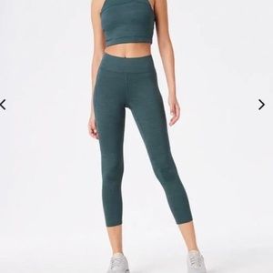 Outdoor voices core 3/4 leggings in green evergreen